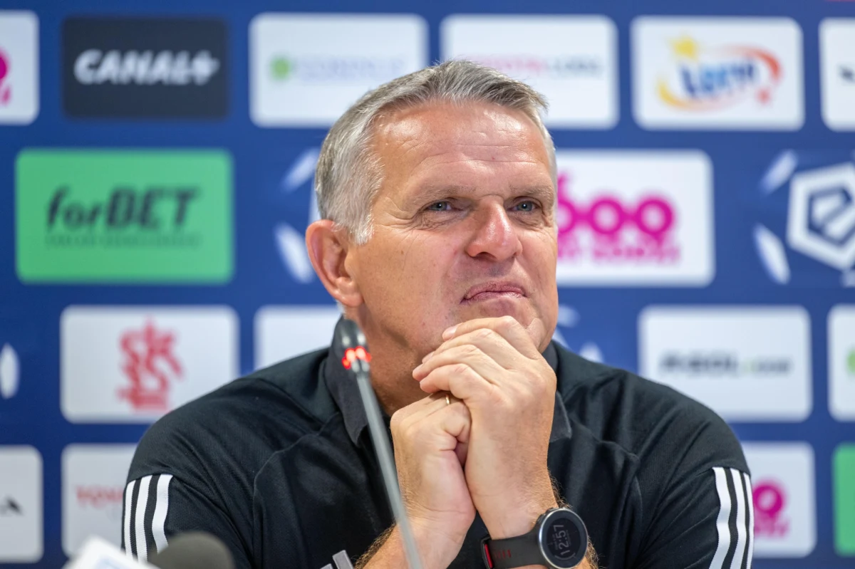 Kazimierz Moskal przestał być trenerem ostatniego w tabeli piłkarskiej ekstraklasy ŁKS. 56-letni szkoleniowiec stracił posadę po dwóch kolejnych porażkach ligowych, w których łodzianie nie zdobyli gola.