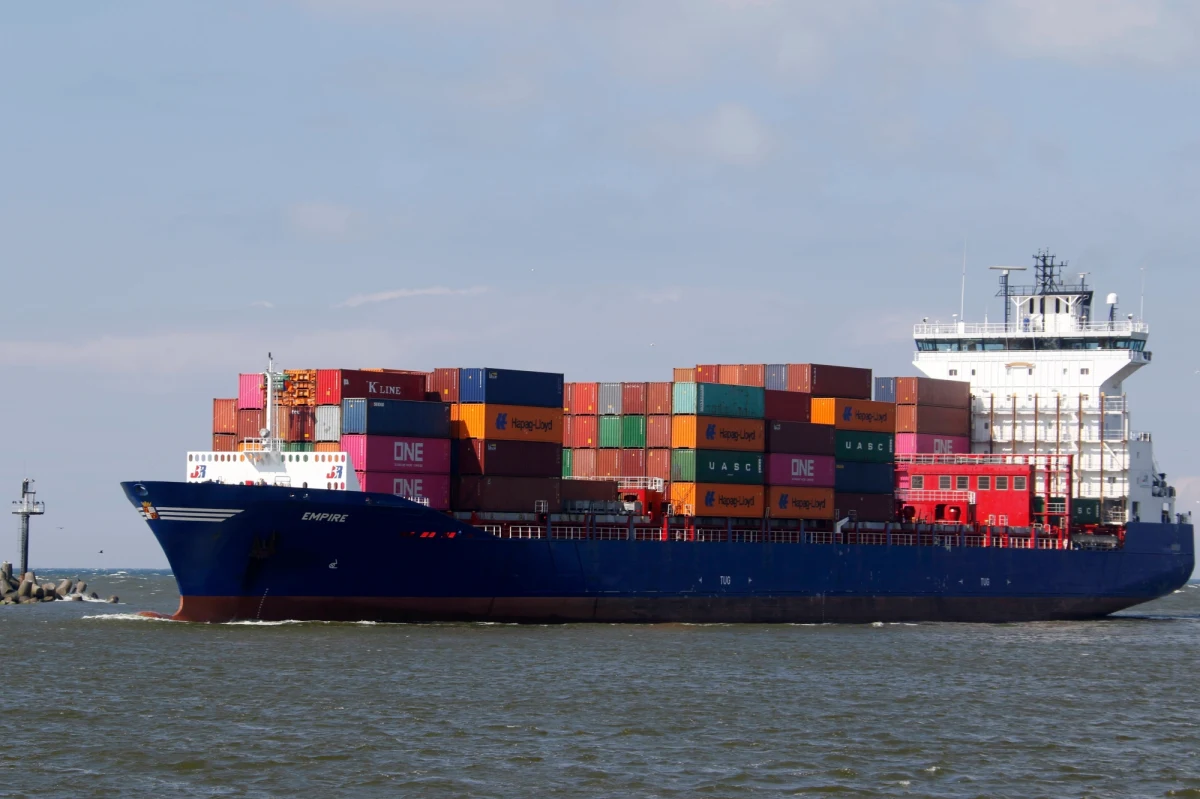 W nocy ze środy na czwartek strażacy zakończyli działania na statku Majestic Maersk w terminalu kontenerowym w Gdańsku. Uszczelnili wycieku gazu i zabezpieczyli kontener ze zbiornikiem. Ze statku i terminala kontenerowego, po wycieku gazu, ewakuowano 21 osób.