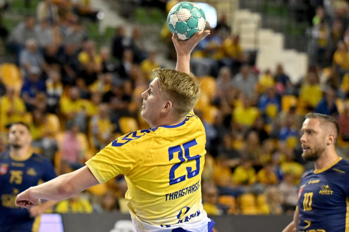 Piłkarze ręczni Industrii Kielce w meczu 4. kolejki Ligi Mistrzów przegrali na wyjeździe z niemieckim THW Kiel 31:35 (16:15). Gospodarze nadal pozostają bez straty punktu w rozgrywkach, a polski zespół poniósł drugą porażkę.