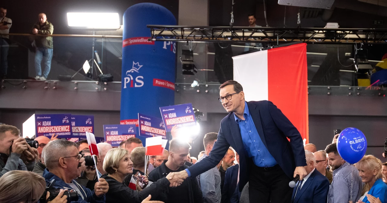 Premier Mateusz Morawiecki podczas spotkania z wyborcami w Łomży