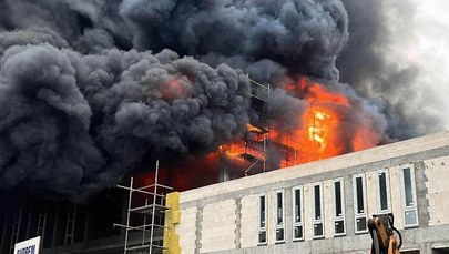 Pożar hali w Gdyni. Czarny dym było widać z wielu kilometrów