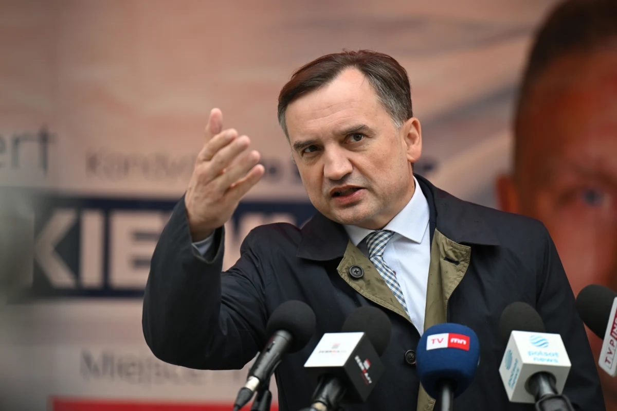 Zbigniew Ziobro poinformował, że Prokuratura Okręgowa w Warszawie wszczęła śledztwo ws. wydarzeń na stadionie AZ Alkmaar w Holandii, gdzie po meczu pucharowym z Legią Warszawa doszło do ostrych przepychanek i prowokacji. Śledztwo prowadzone jest w kierunku używania przez holenderskie służby porządkowe przemocy i kierowania gróźb z uwagi na przynależność narodową - przekazał prokurator generalny.