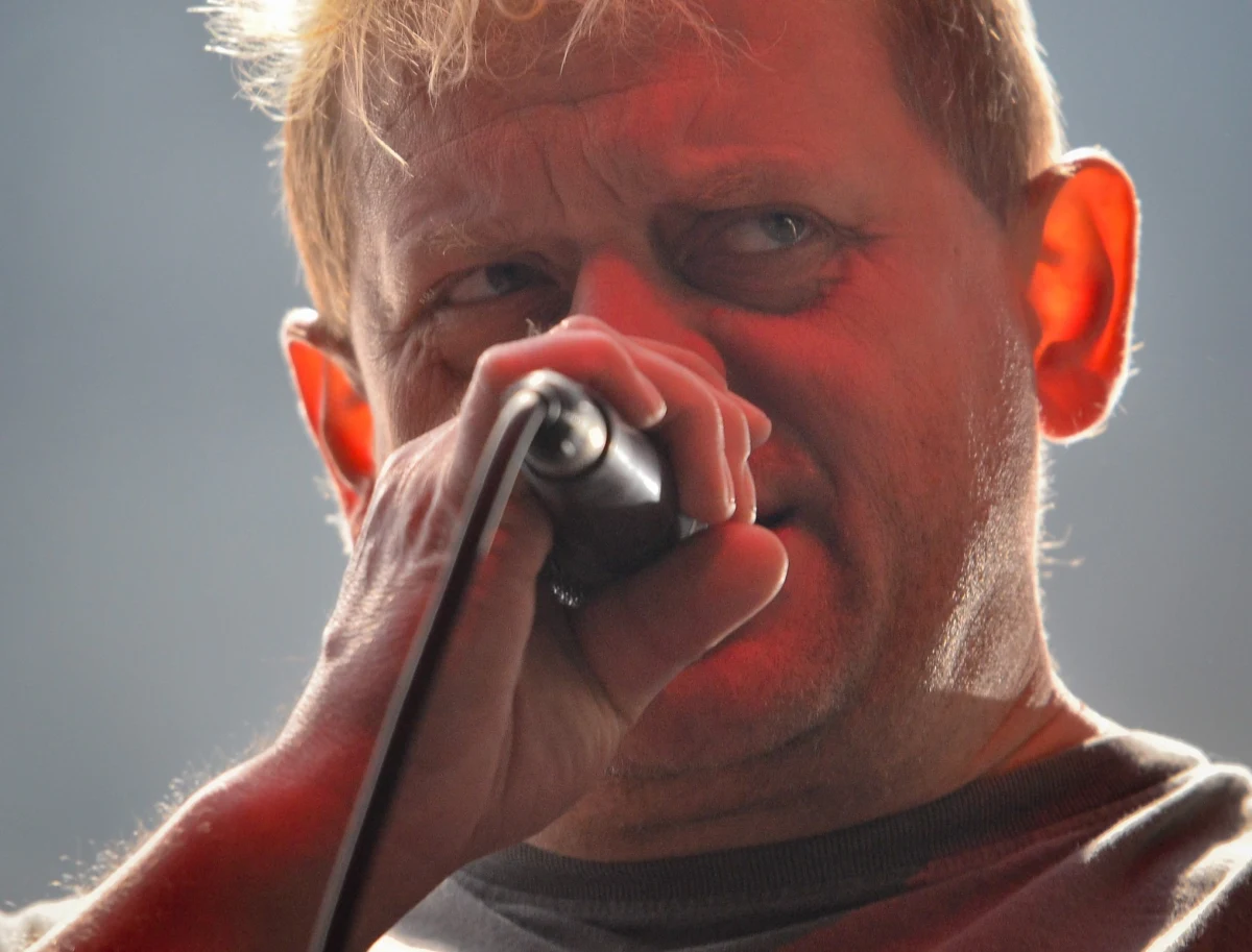 Kazik Staszewski ma problemy ze zdrowiem. Artysta trafił do szpitala - podał w oficjalnym oświadczeniu zespół Kult. Poinformowano, że ze względu na stan zdrowia muzyka, odwołano najbliższe koncerty. 