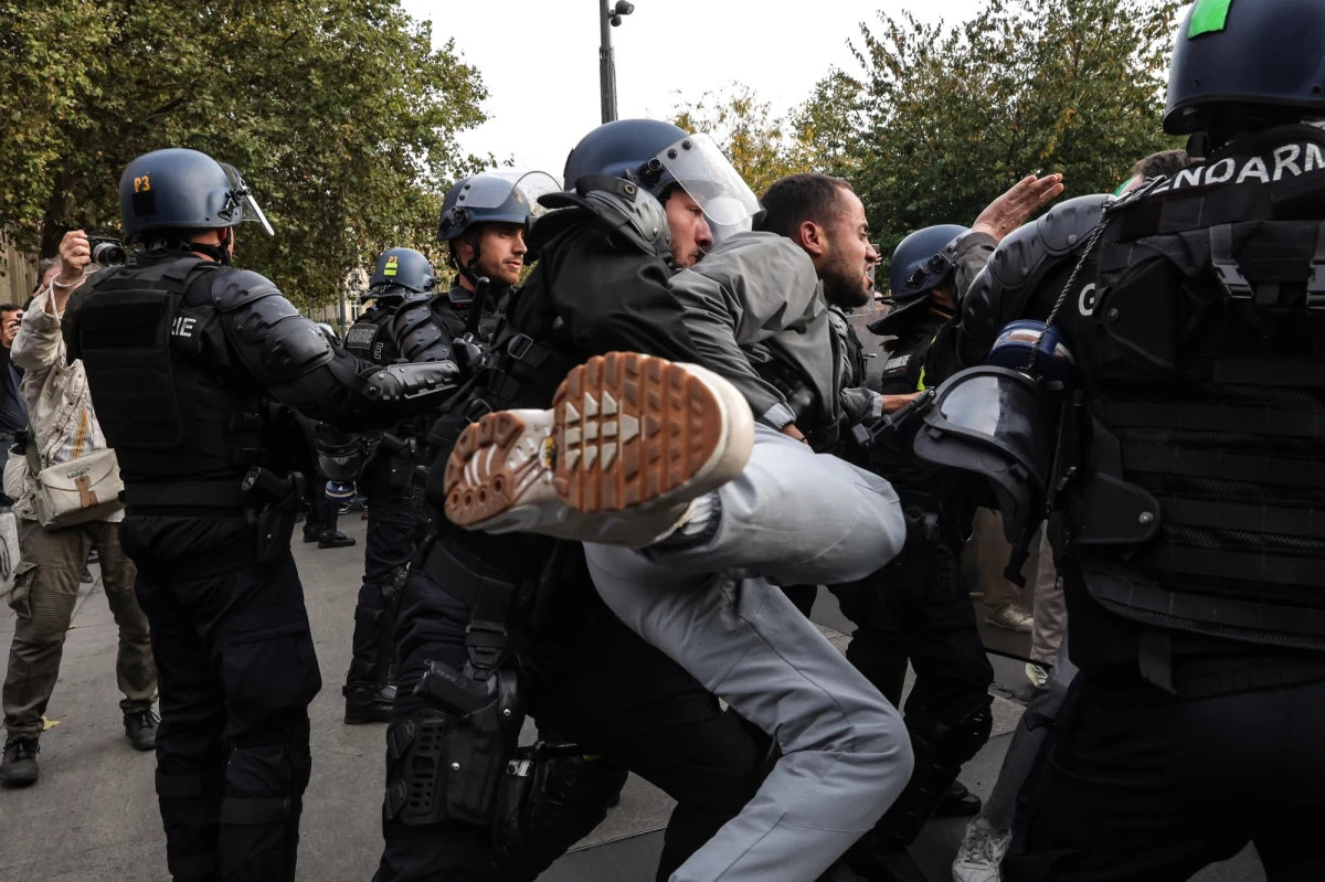 Podczas czwartkowych propalestyńskich manifestacji w Paryżu i Lille doszło do zamieszek. Francuska policja użyła gazu łzawiącego i armatek wodnych. Zatrzymano 10 osób, a 24 ukarano grzywną.