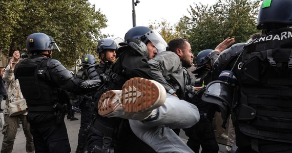 Podczas czwartkowych propalestyńskich manifestacji w Paryżu i Lille doszło do zamieszek. Francuska policja użyła gazu łzawiącego i armatek wodnych. Zatrzymano 10 osób, a 24 ukarano grzywną.