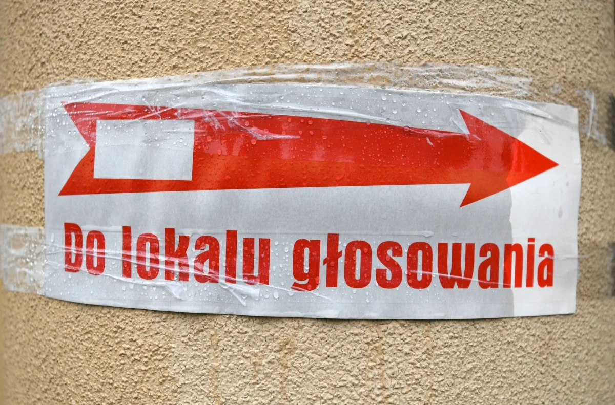 O północy z piątku na sobotę rozpocznie się cisza wyborcza i referendalna, która potrwa do końca głosowania w niedzielę. Jakie działania są w tym czasie niedozwolone i czym może skutkować złamanie ciszy wyborczej? Odpowiedzi na te i wiele innych pytań zebraliśmy w naszym tekście.