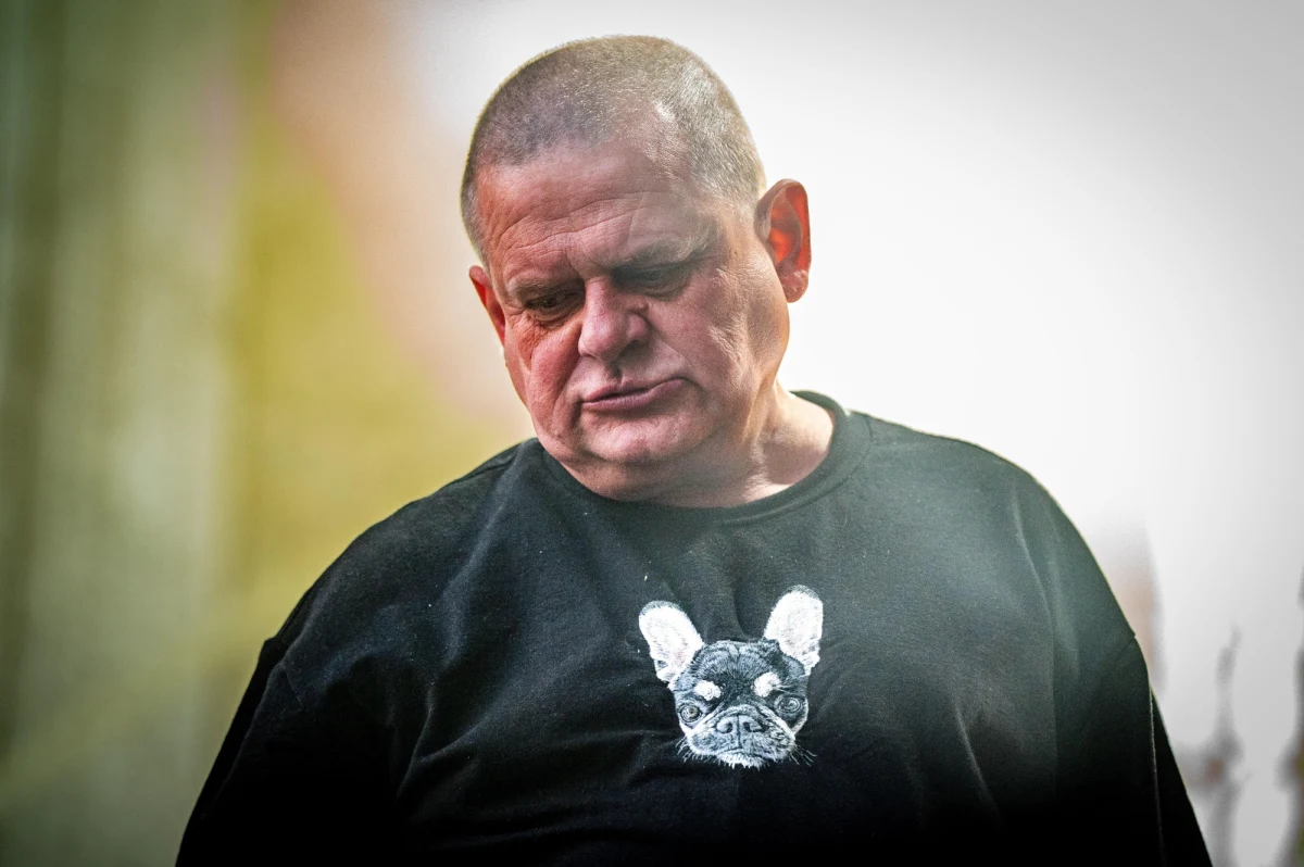 Kazik Staszewski trafił do szpitala, a zespół Kult musiał odwołać najbliższe koncerty - takie niepokojące wieści otrzymali wczoraj fani artysty. Informacje o stanie zdrowia Kazika na szczęście są uspokajające.