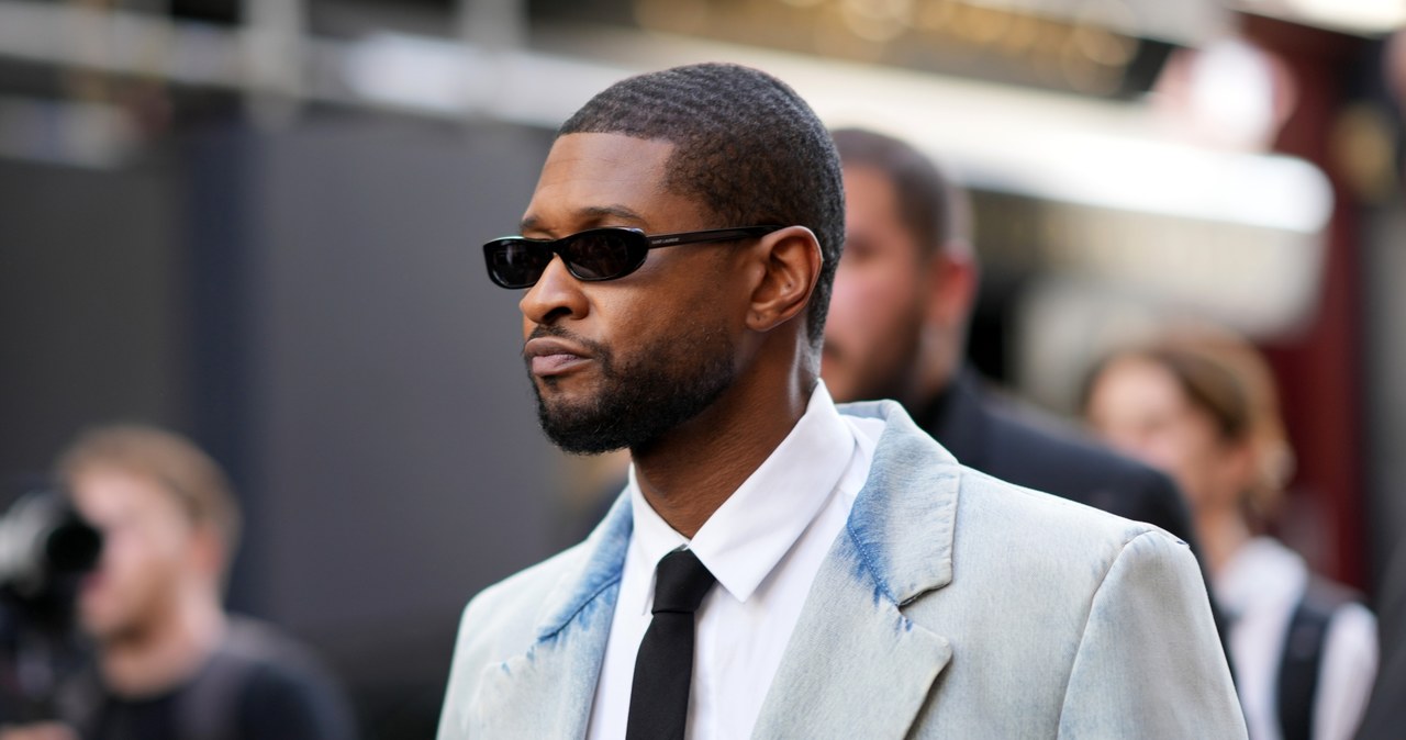W Polsce nie należy być może do pierwszej dziesiątki najpopularniejszych zagranicznych artystów, ale już choćby w Stanach jest wielką gwiazdą. Niektórzy nazywają go nawet "nowym królem R&B". Muzyk ma na koncie więcej przebojów niż wielu słynnych popowych wykonawców, a swoją klasę będzie mógł udowodnić podczas Super Bowl w 2024 roku. Usher skończył 45, a jeśli do tej pory nie byliście ekspertami od jego muzyki - bez obaw. Mamy dla was mały przewodnik "Usher dla początkujących". 