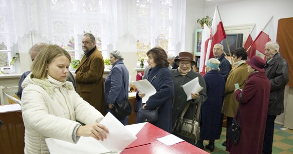 Już 15 października odbędą się wybory parlamentarne oraz referendum. W Krakowie jeszcze nigdy tak wiele osób nie dopisało się do list wyborców. To ponad 75 tysięcy.

