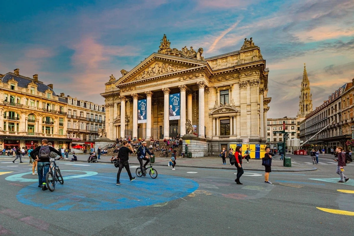"Jest ogromne zainteresowanie. Widać, że to jest przełomowy rok wyborczy" - mówi w rozmowie z naszą dziennikarką w Brukseli Jacek Waldhaus ze Sztabu Pomocy Belgia. W 2019 r. do wyborów zapisało się 11 680 osób. W tym roku chętnych do wzięcia udziału w głosowaniu jest dwa razy więcej - ponad 20 tysięcy osób.