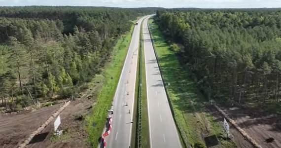 ​Dobra wiadomość dla kierowców. Dziś oficjalny koniec "patatajki" na trasie Berlin-Wrocław. Zakończył się ostatni etap przebudowy trasy na Dolnym Śląsku. Od wieczora będzie można już korzystać z całej autostrady A18.