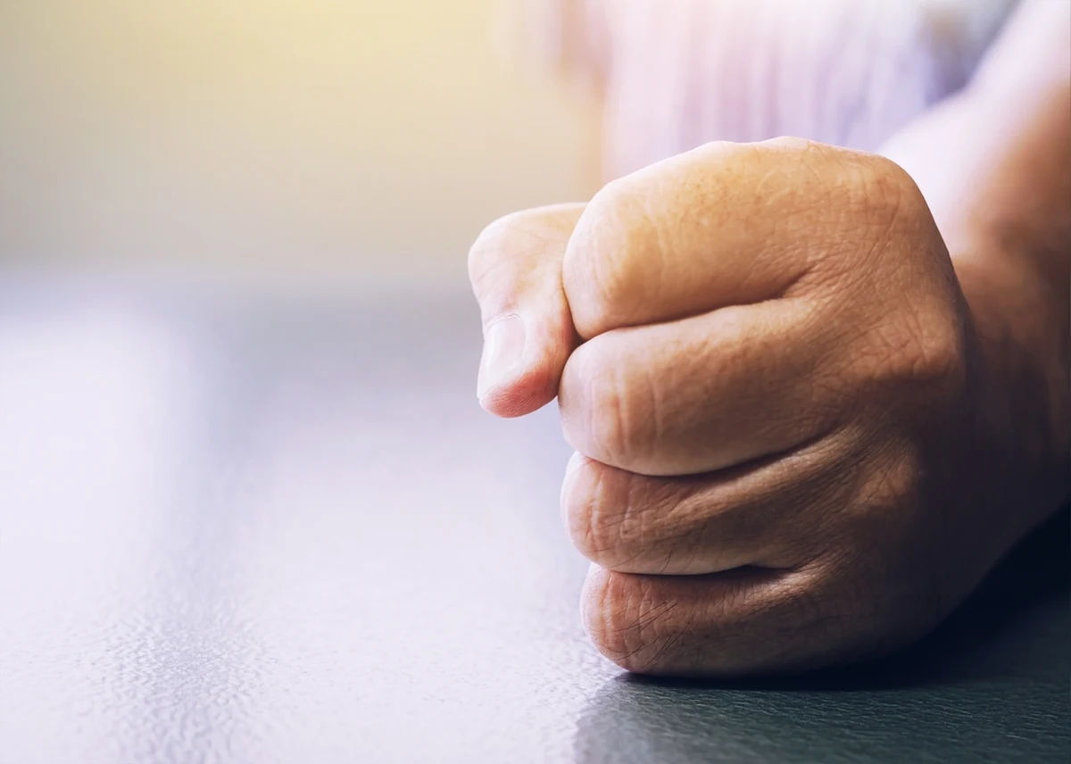 Nawet 3 lata więzienia grozi 74-latkowi, który znęcał się nad kotem i znieważył funkcjonariusza w Piekoszowie w Świętokrzyskiem. Pobity kot został przekazany pod opiekę lekarza weterynarii.