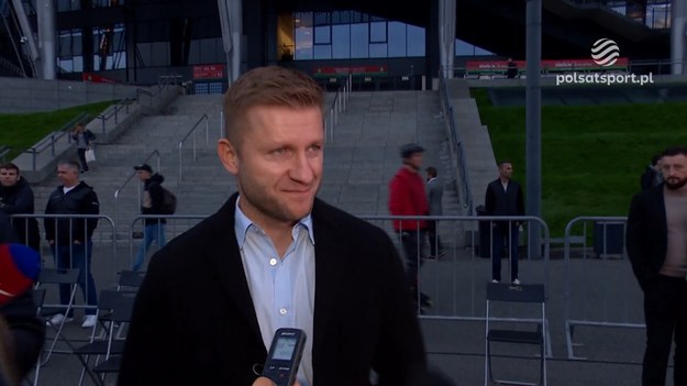 Aleja Gwiazd Piłki Nożnej przed PGE Narodowym powiększyła się o kolejne gwiazdy futbolu. Do zaszczytnego grona dołączyli: Jakub Błaszczykowski, Antoni Szymanowski, Lesław Ćmikiewicz i Szymon Marciniak. Odsłonięta została również pamiątkowa tablica Ernesta Wilimowskiego. - Takie uroczystości już na emeryturze są fajne, bo skoro mnie na nie zapraszają, to znaczy, że widocznie zrobiłem więcej dobrego niż złego - skomentował Błaszczykowski, 109-krotny reprezentant Polski.

