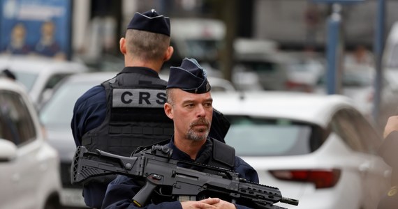 Francja podniosła alert bezpieczeństwa do najwyższego poziomu w związku z atakiem nożownika w Arras i obawami przed sprowadzeniem konfliktu między Izraelem a Hamasem na teren Francji – poinformował szef francuskiego MSW Gerald Darmanin. Poprosił „wszystkich Francuzów”, aby „byli ostrożni”.