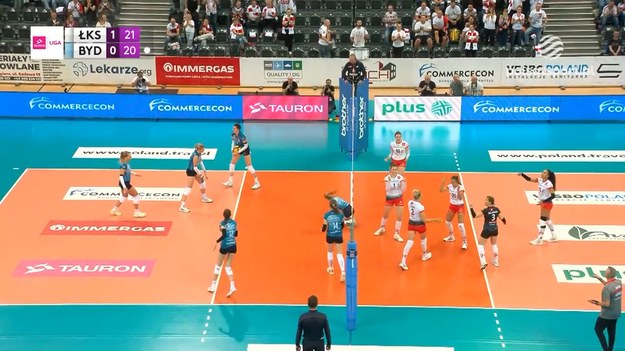 Skrót meczu 2. kolejki TAURON Ligi siatkarek ŁKS Commercecon Łódź – KS Pałac Bydgoszcz 3:1 (25:19, 25:22, 21:25, 25:19).

