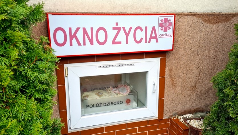  Troje dzieci w oknach życia. Wystarczyły dwa dni