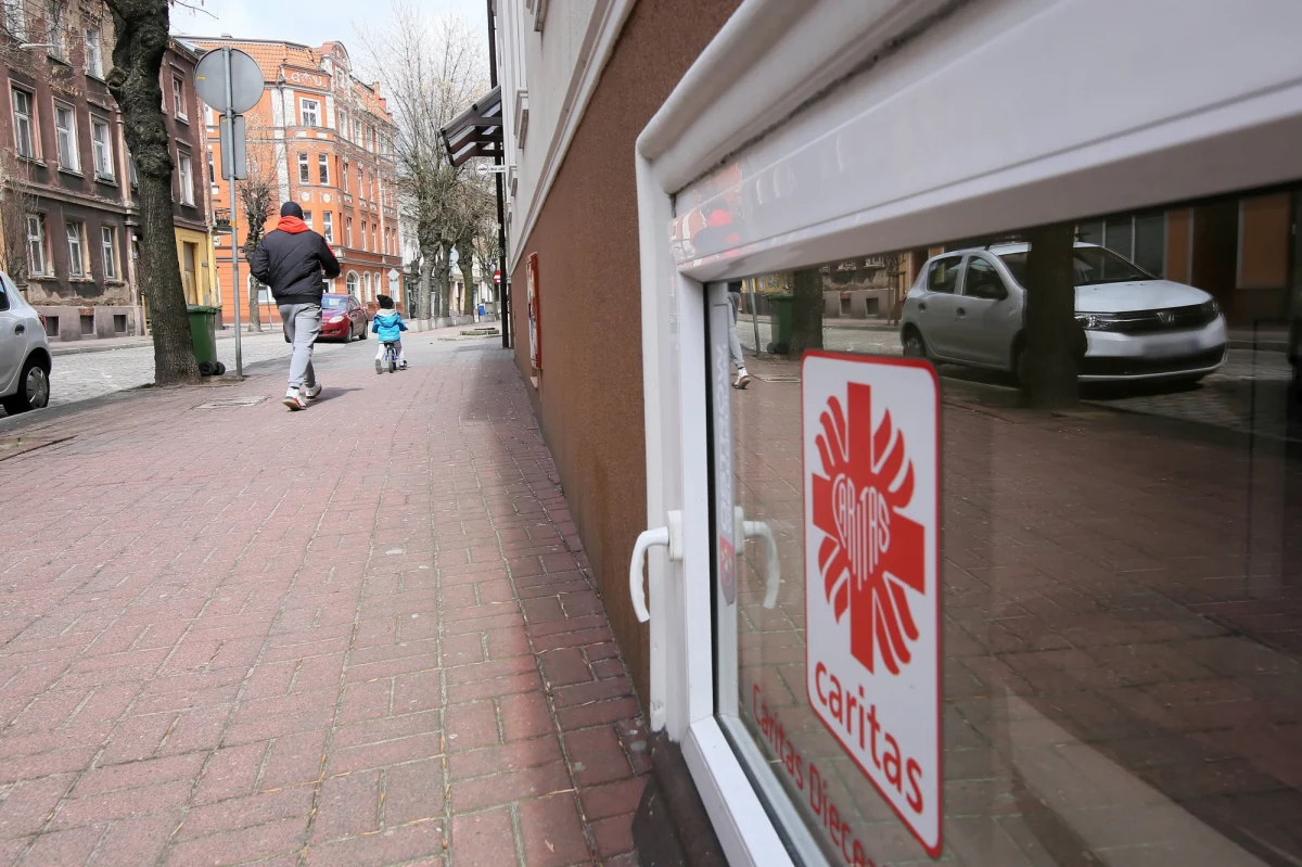 Wyglądający na 3-4 miesiące chłopczyk został w piątek pozostawiony w oknie życia w Legnicy. "Zdrowy, dobrze ubrany, nakarmiony" - relacjonuje RMF FM kierowniczka Zakładu Opiekuńczo-Leczniczego Samarytanin.