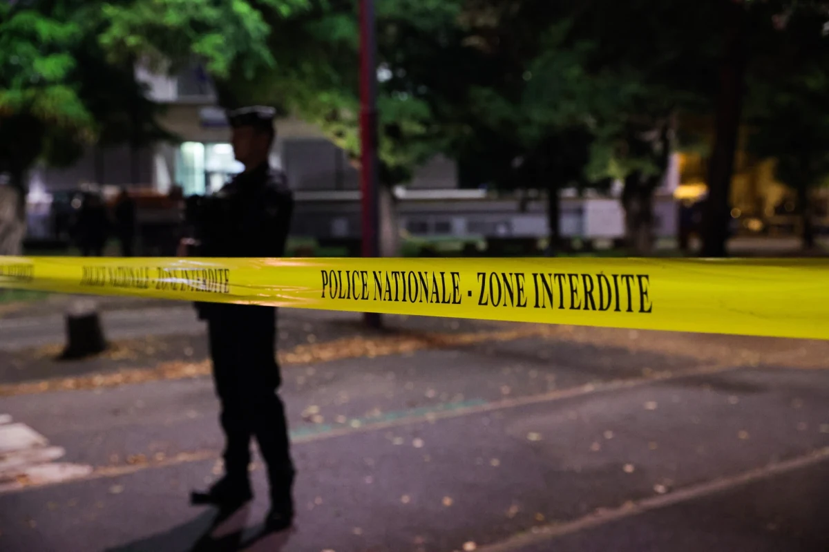 Do najwyższego poziomu podniesiono alert bezpieczeństwa we Francji, a na ulice wysłano 7 tys. żołnierzy. Takie działania zostały podjęte po piątkowym ataku nożownika, który zabił nauczyciela liceum w Arras na północy Francji. Władze obawiają się przeniesienia przemocy z Bliskiego Wschodu, zwłaszcza po wezwaniu Hamasu do przeprowadzenia "dnia gniewu".