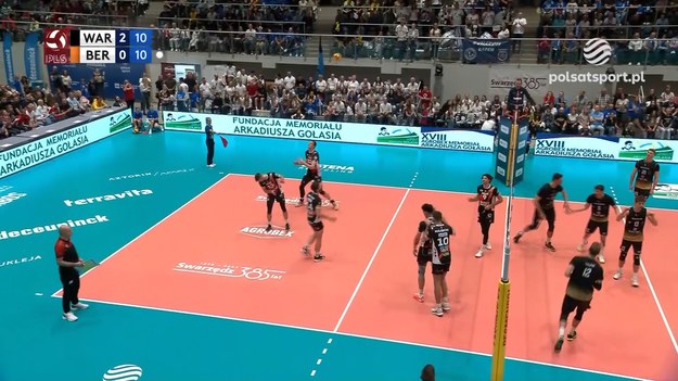 Skrót meczu finałowego XVIII Agrobex Memoriału Arkadiusza Gołasia 2023 Projekt Warszawa - Berlin Recycling Volleys 3:0 (25:20, 27:25, 25:18).

