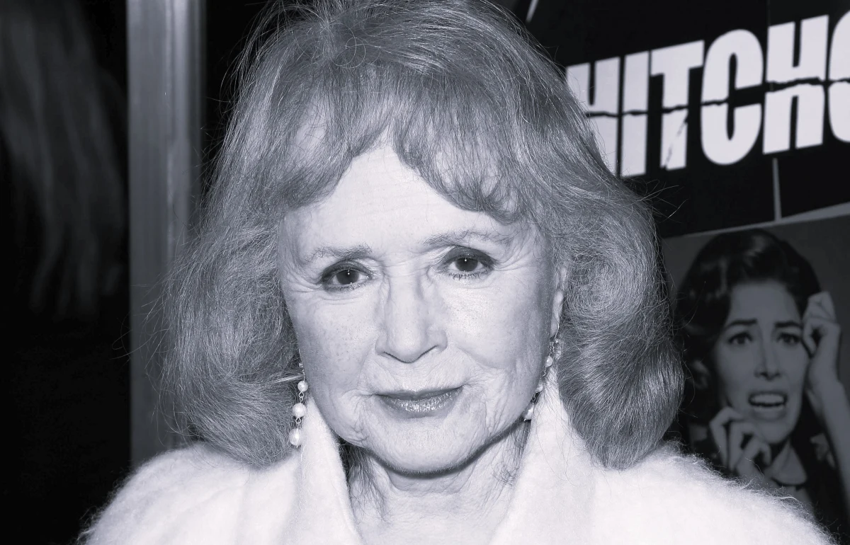 W wieku 91 lat zmarła Piper Laurie, amerykańska aktorka trzykrotnie nominowana do Oscara. Laurie znana jest z ról w takich filmach jak „Bilardzista” czy „Carrie”. W serialu „Twin Peaks” wcieliła się w postać Catherine Martell.