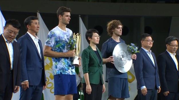 Hubert Hurkacz stanął przed szansą na zdobycie swojego drugiego tytułu rangi ATP Masters 1000 w karierze. Poprzednio ta sztuka udała mu się w Miami w 2021 roku, kiedy to pokonał w finale swojego kolegę - Jannika Sinnera. Finałowym rywalem wrocławianina okazał się Rosjanin - Andriej Rublow. Po pasjonującej, trzysetowej batalii Polak wygrał spotkanie 6:3, 3:6, 7:6(8) i tym samym sięgnął po jedno z najcenniejszych trofeów w całym swoim życiu.
