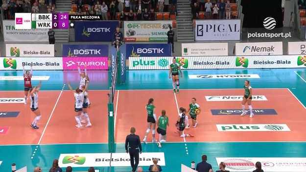 Skrót meczu 2. kolejki TAURON Ligi siatkarek BKS BOSTIK ZGO Bielsko-Biała - #VolleyWrocław 3:0 (25:19, 25:15, 25:8).

