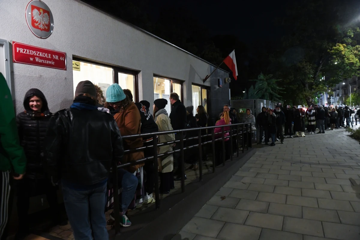 Za nami wybory parlamentarne do Sejmu i Senatu. Z sondażu Ipsos dla TVP, TVN i Polsat wynika, że frekwencja w niedzielnych wyborach parlamentarnych wyniosła 72,9 proc.