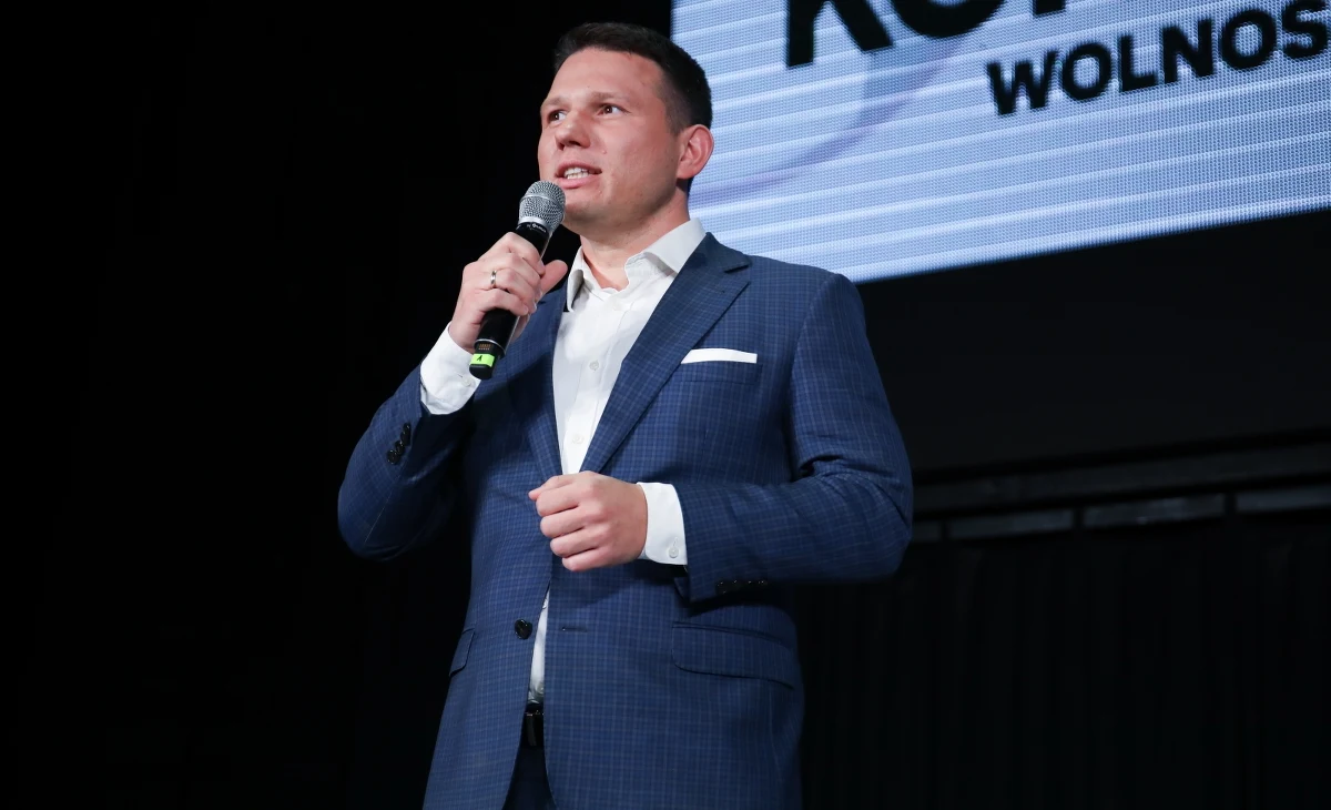 "Ostateczne wyniki mogą się jeszcze trochę zmienić, ale nie ma co ukrywać, że wiele się nie zmienią i ponieśliśmy porażkę" - powiedział po ogłoszeniu wyników exit poll jeden z liderów Konfederacji Sławomir Mentzen. Jego ugrupowanie zdobyło 6,2 proc. głosów, czyli o wiele mniej, niż przed wyborami parlamentarnymi wskazywały sondaże.