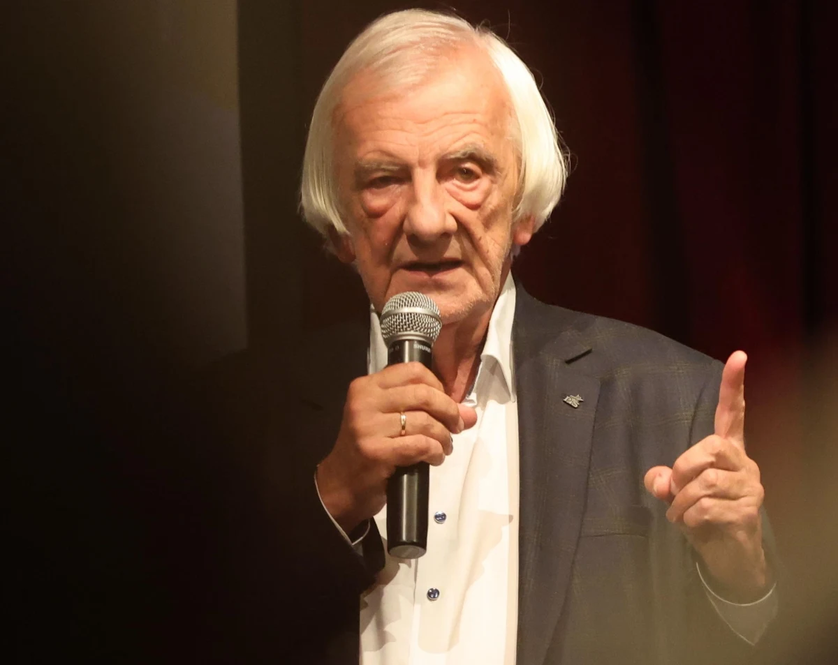 Na razie zwycięstwo jest wyraźne i myślę, że to zwycięstwo skonsumujemy tworzeniem rządu - powiedział w niedzielę szef klubu PiS Ryszard Terlecki odnosząc się do sondażowych wyników wyborów exit poll podanych przez Ipsos.