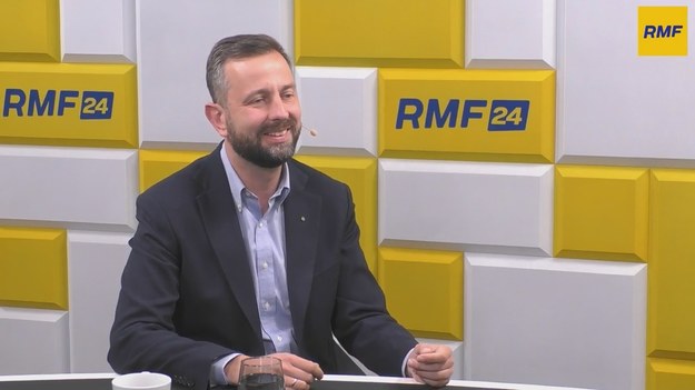 "Ci, którzy na nas głosowali, chcą zmiany rządu, odsunięcia PiS-u od władzy" - mówił w specjalnej powyborczej Rozmowie w RMF FM prezes Polskiego Stronnictwa Ludowego i jeden z liderów Trzeciej Drogi - Władysław Kosiniak-Kamysz. "Wykluczam koalicję z PiS-em. Szliśmy z hasłem "Albo Trzecia Droga, albo trzecia kadencja PiS-u". To hasło bardzo mocno przemówiło do wielu wyborców" - podkreślał.