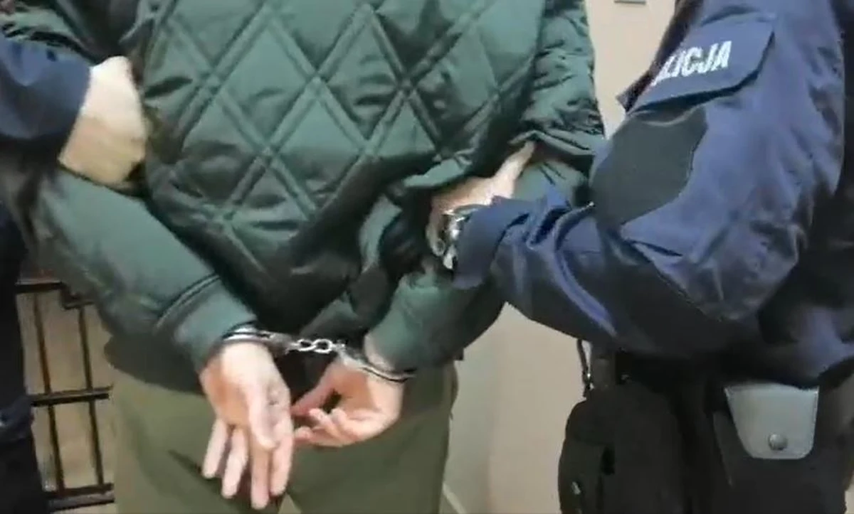 Policjanci z  Siemiatycz zatrzymali 43-ltaka, który ponad 15 lat ukrywał się przed wymiarem sprawiedliwości. Był poszukiwany 6 listami gończymi,  m.in. za przestępstwa narkotykowe, fałszowanie pieniędzy i rozbój. 