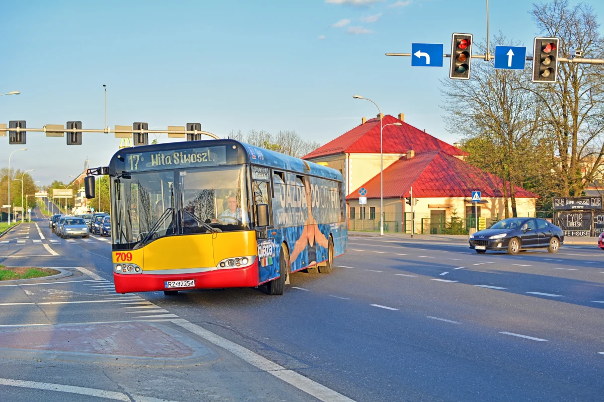 Zeszłotygodniowe negocjacje nie przyniosły rozstrzygnięcia i związek zawodowy działający w MPK Rzeszów zapowiedział na wtorek strajk kierowców. To oznacza, że mieszkańców miasta mogą czekać utrudnienia, bo nie każdy kurs zostanie zrealizowany. "Nie wiemy jeszcze, jaka będzie skala protestów i nie wiemy, ile kursów uda się zrealizować" - mówi Marek Filip, prezes MPK.