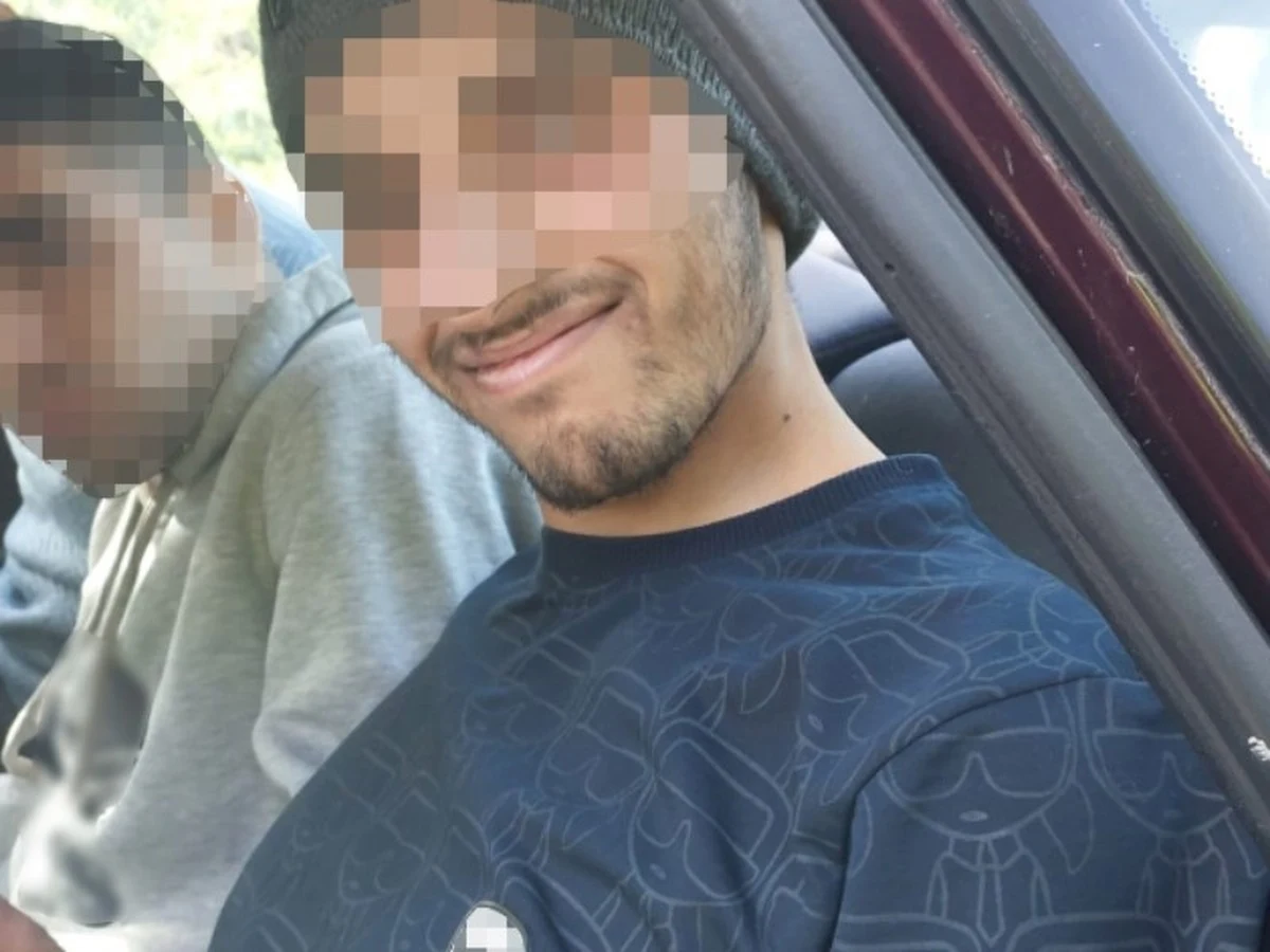 Niedaleko Suwałk strażnicy graniczni z województwa warmińsko-mazurskiego zatrzymali dwóch kurierów, którzy przewozili ośmiu imigrantów. 