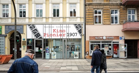 2 miliony złotych w budżecie Szczecina mają zostać zabezpieczone na ewentualne kupno kina Pionier 1907. Jedno z najstarszych kin świata poszukuje od kilku miesięcy nowego właściciela. Współprowadzący obiekt Jerzy Miśkiewicz wiosną przeszedł na emeryturę.
