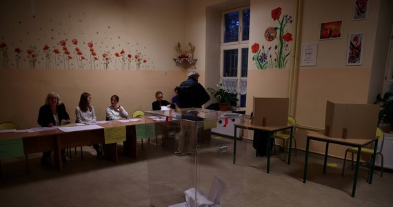 Bogdan Klich z Platformy Obywatelskiej otrzymał najwięcej głosów w wyborach do Senatu w województwie małopolskim. Prawo i Sprawiedliwość zdobyło z kolei cztery z sześciu mandatów w tym regionie. Zobaczcie pełne wyniki senackich wyborów w Małopolsce.