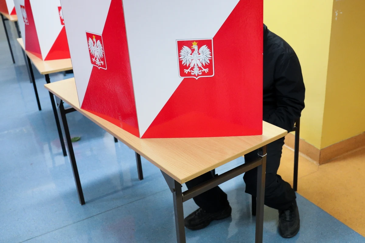 W woj. świętokrzyskim we wszystkich trzech okręgach wyborczych do Senatu triumfują kandydaci Prawa i Sprawiedliwości, którzy zdecydowanie wygrali z kandydatami innych komitetów.        