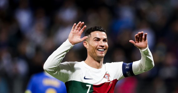 Cristiano Ronaldo zdobył w poniedziałek kolejne dwie bramki dla reprezentacji Portugalii w wyjazdowym meczu z Bośnią i Hercegowiną (5:0) w eliminacjach mistrzostw Europy. Piłkarz z Madery ma na koncie 127 trafień i jest pod tym względem absolutnym rekordzistą.