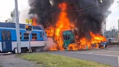 Zderzenie pociągu z ciężarówką w Czechach. Ranny polski kierowca