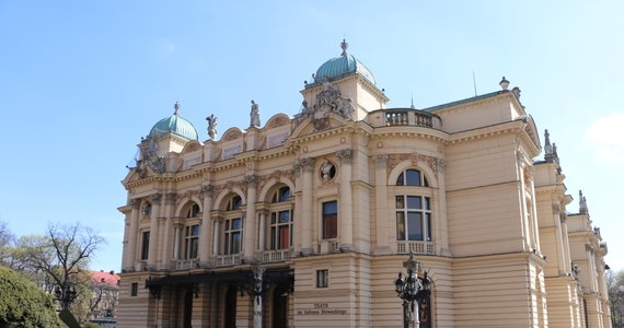 Czterech kandydatów zgłosiło się oficjalnie do konkursu na nowego dyrektora Teatru im. Juliusza Słowackiego w Krakowie. W poniedziałek 16 października odbyło się pierwsze posiedzenie komisji konkursowej. Wybór nowego dyrektora budzi emocje. Pracownicy teatru i obecny dyrektor uważają, że jest on upolityczniony, a konkurs utajniony. 