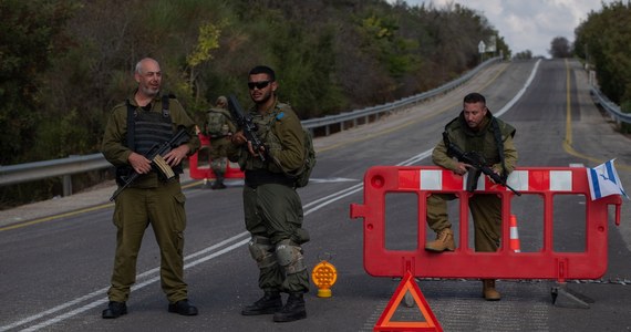 Na granicy izraelsko-libańskiej rośnie napięcie po tym, jak Siły Obronne Izraela zastrzeliły cztery osoby, które próbowały przedostać się we wtorek przez ogrodzenie od strony Libanu. Tel Awiw tłumaczy, że taka reakcja była konieczna ze względu na materiały wybuchowe, które posiadali przy sobie potencjalni napastnicy.