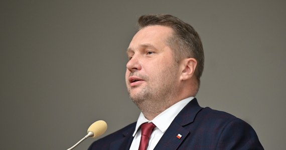 Zdobycie 194 mandatów do Sejmu przez PiS jest rozczarowujące - powiedział szef MEiN Przemysław Czarnek. Jednocześnie podkreślił, że PiS wygrał wybory i spodziewa się, że prezydent powierzy PiS misję tworzenia rządu. Wskazał, że jest czas na tworzenie koalicyjnego frontu i jest z kim go tworzyć.