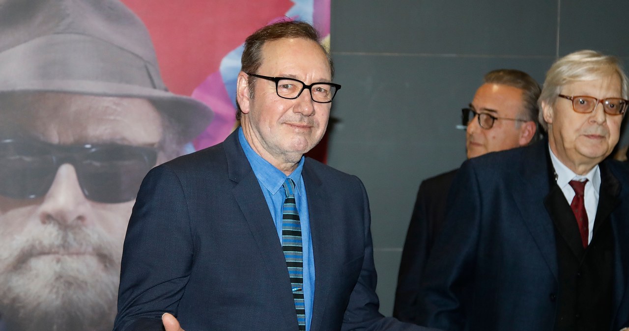 Niespodziewanym akcentem zakończył się zorganizowany na Oksfordzie wykład dotyczący kultury unieważnienia. Na scenie pojawił się Kevin Spacey, dla którego było to pierwsze takie wystąpienie od czasu uniewinnienia w procesie o molestowanie seksualne. „Mam dość tego fałszywego świata i nie będę go kochał!” – zakończył swój monolog Spacey, który otrzymał owację na stojąco od uczestniczących w tym wydarzeniu widzów.