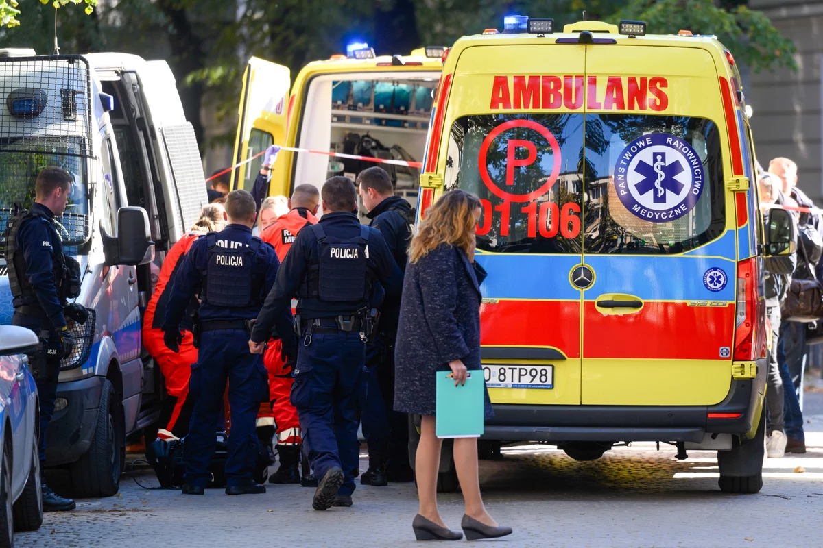 5-letni Maurycy zmarł na stole operacyjnym po ataku nożownika w Poznaniu. 71-letni mężczyzna zaatakował przedszkolaków na spacerze. Został zatrzymany. Motywy jego działania nie są znane.
