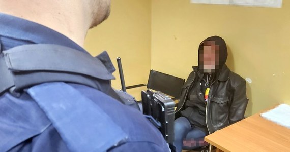 Policjanci z Sopotu zatrzymali 67-latka, który jest podejrzany o kradzież z kościelnej zakrystii wartościowych przedmiotów i pieczątek parafii. Mężczyzna usłyszał zarzut kradzieży w warunkach recydywy. Grozi mu do 7 lat pozbawienia wolności.
