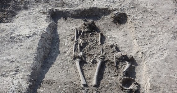 Groby dorosłych i dzieci, z których najstarszy może pochodzić sprzed ok. 2,5 tys. lat, odnaleziono na placu budowy biurowca w Chełmie. Wcześniej na tym terenie funkcjonował dworzec PKS i miejskie targowisko.