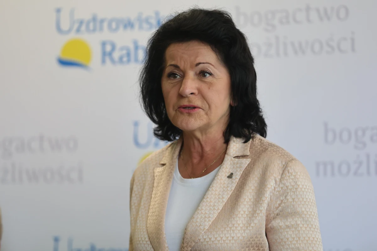 Niespodzianki po ogłoszeniu wyników wyborów na południu kraju. W uważanym do tej pory za prawdziwy bastion PiS-u okręgu 14, obejmującym Sądecczyznę i Podhale, partia Jarosława Kaczyńskiego straciła dwa mandaty. Po niemal 20 latach z Sejmem pożegna się jedna z najbliższych współpracowniczek prezesa - Anna Paluch. 