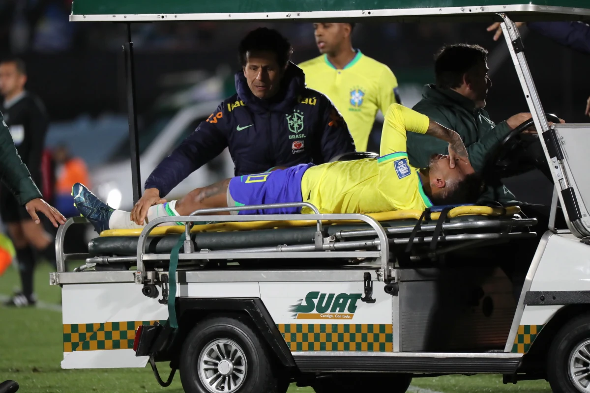 Neymar doznał zerwania więzadła krzyżowego i przejdzie operację - poinformowała Brazylijska Federacja Piłkarska. 31-letni napastnik saudyjskiego Al-Hilal nabawił się kontuzji podczas meczu z Urugwajem w eliminacjach mistrzostw świata 2026.