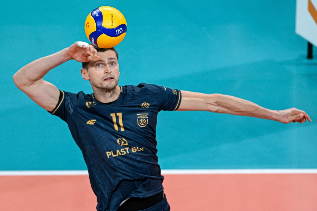 Piotr Nowakowski, podstawowy zawodnik siatkarskiego Projektu Warszawa, przechodzi rehabilitację po kontuzji barku. W rozmowie z RMF FM powiedział, że na parkiet wróci dopiero za kilka miesięcy.