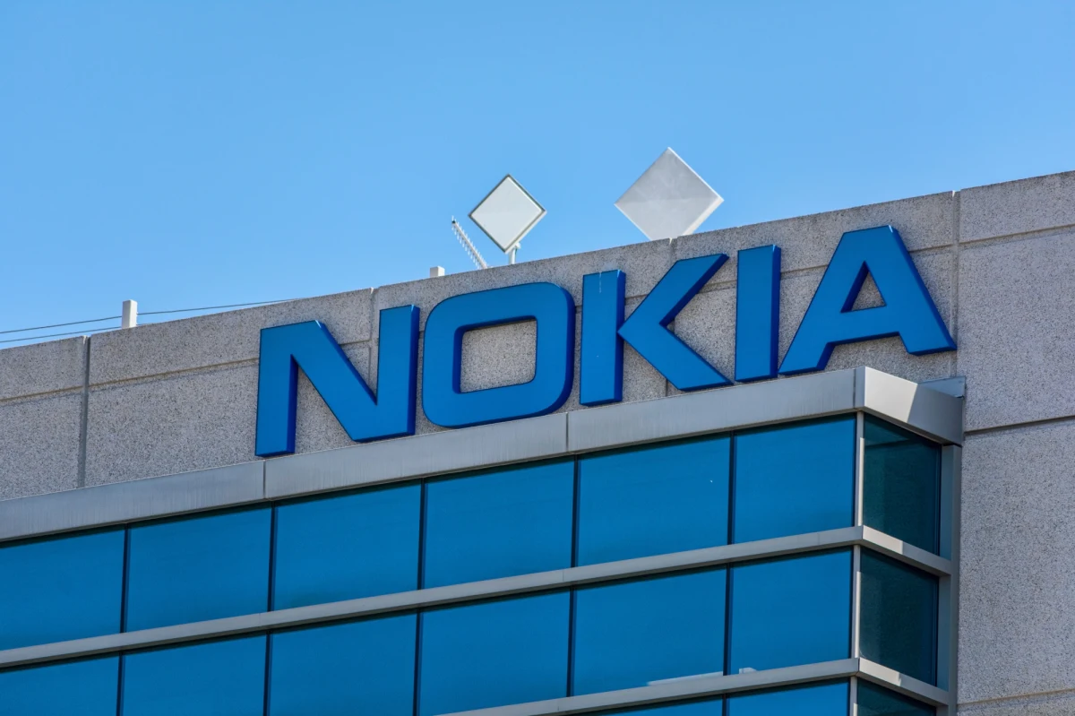 Fiński gigant telekomunikacyjny Nokia ogłosił, że zwolni do 14 tys. pracowników. Firma zamierza ciąć koszty – informuje Reuters.