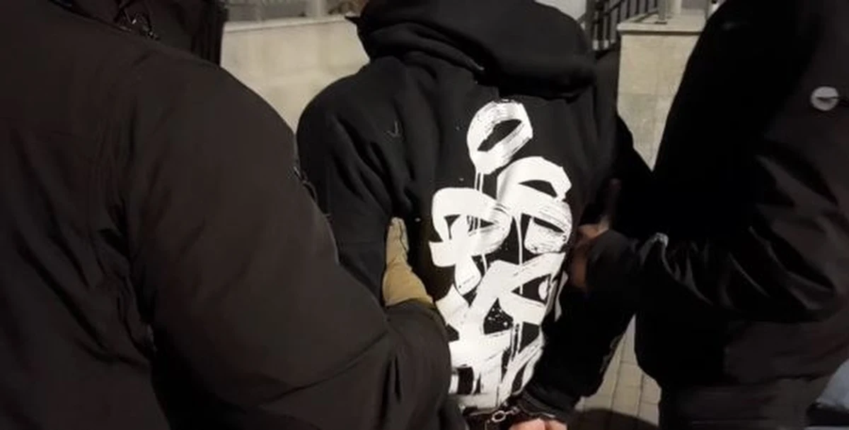 Prokuratura Rejonowa w Jaśle w piątek przesłucha 20-letniego Jakuba W. ze Sławęcina na Podkarpaciu, podejrzewanego o zabójstwo matki. 46-letni ojciec mężczyzny został ranny i trafił do szpitala. Śledczy czekają m.in. na opinie lekarską.

